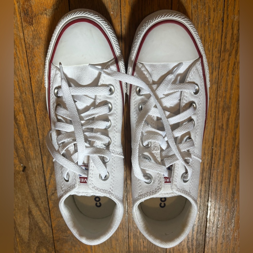 Women’s White Converse Chuck Taylor All Star Sneakers Size 7